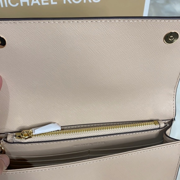 SALE ‼️Michael Kors crossbody bag - Picture 5 of 6